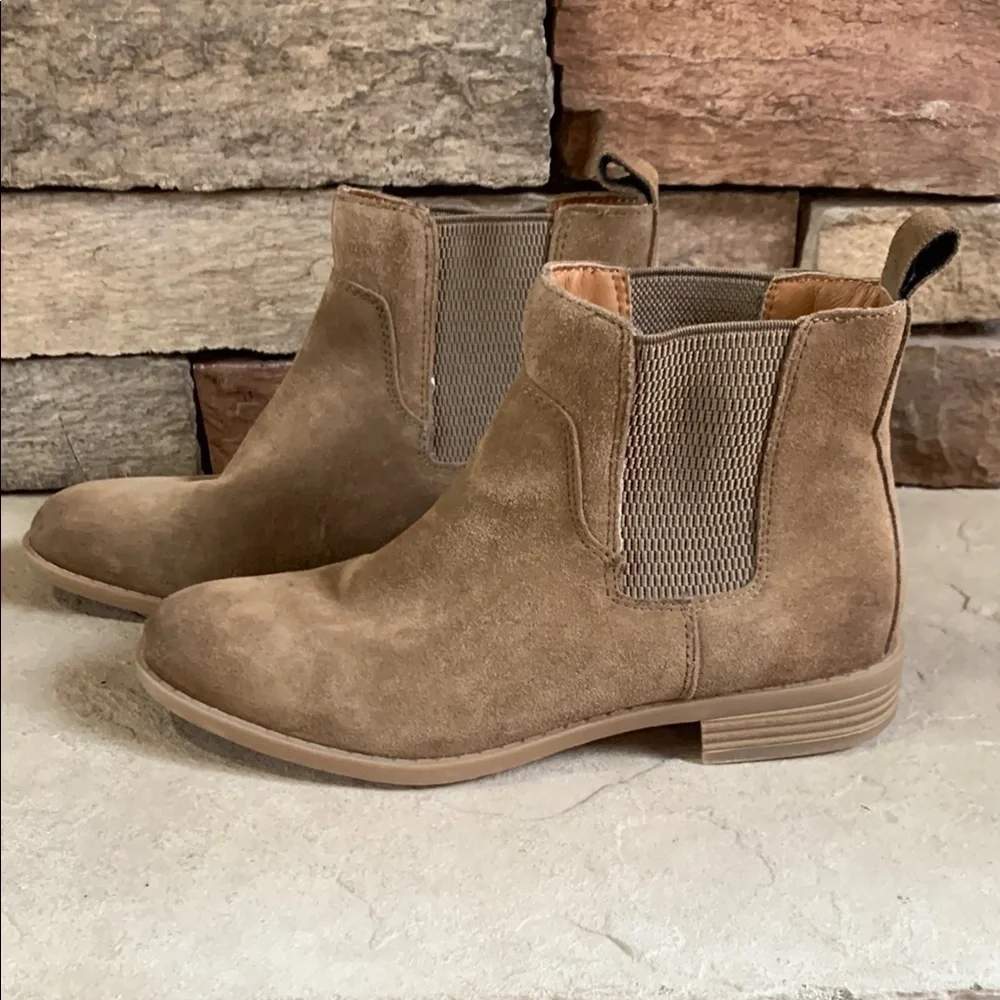 BOC size 7.5 Brown Suede Ankle Boots
